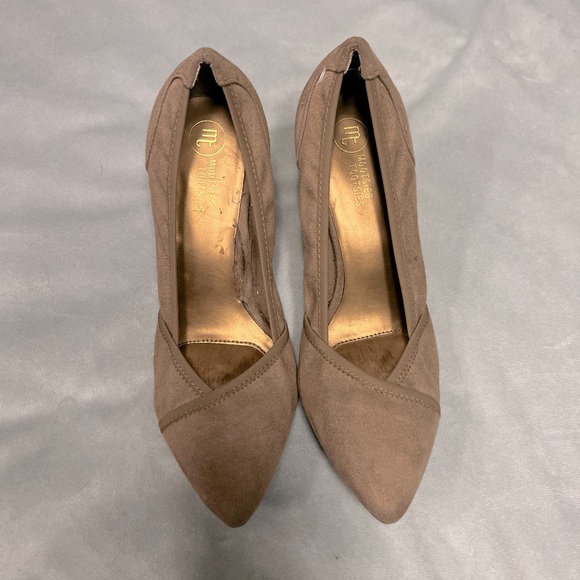 Mootsies Tootsies Shoes - Small cute beige heels